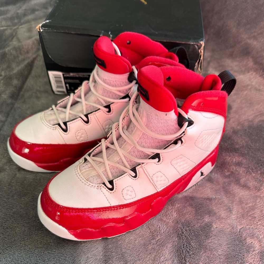 Kids Jordan 9 Retro ‘Chile Red’ sneakers